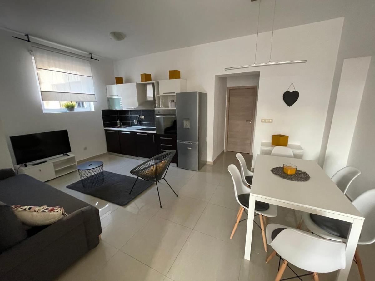 Apartments Luce Трогир Экстерьер фото